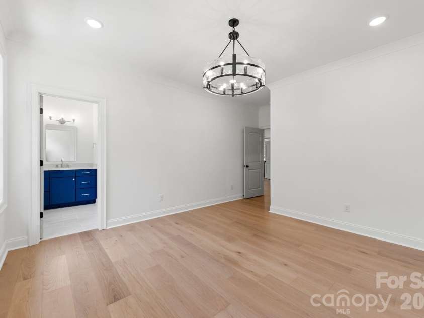 815 Manhasset Road, Charlotte, NC 28209.  MLS# CAR4413025, YatesRealty ID 44194. 