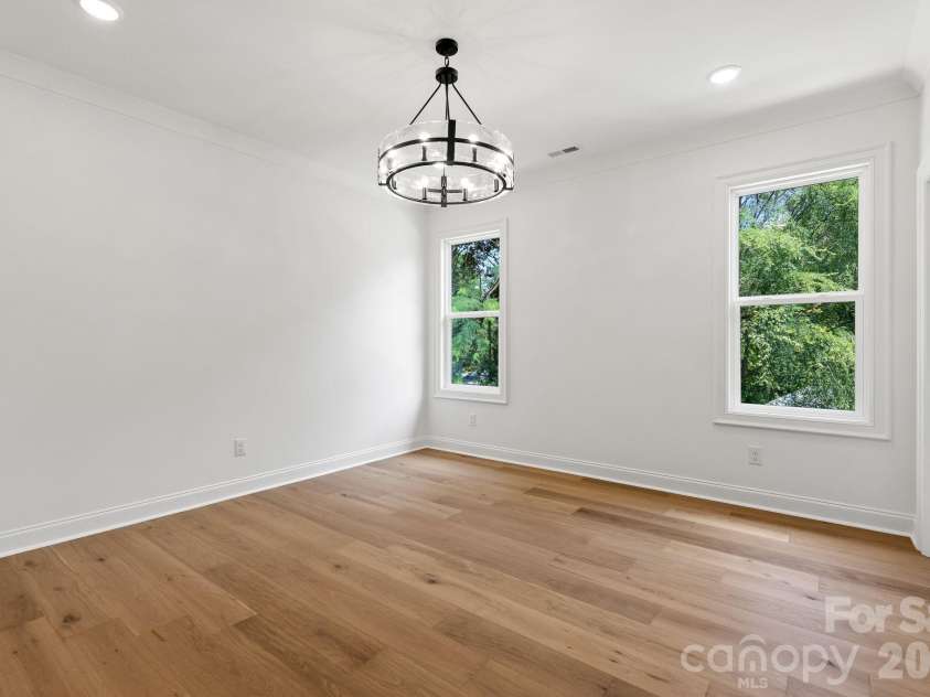 815 Manhasset Road, Charlotte, NC 28209.  MLS# CAR4413025, YatesRealty ID 44194. 