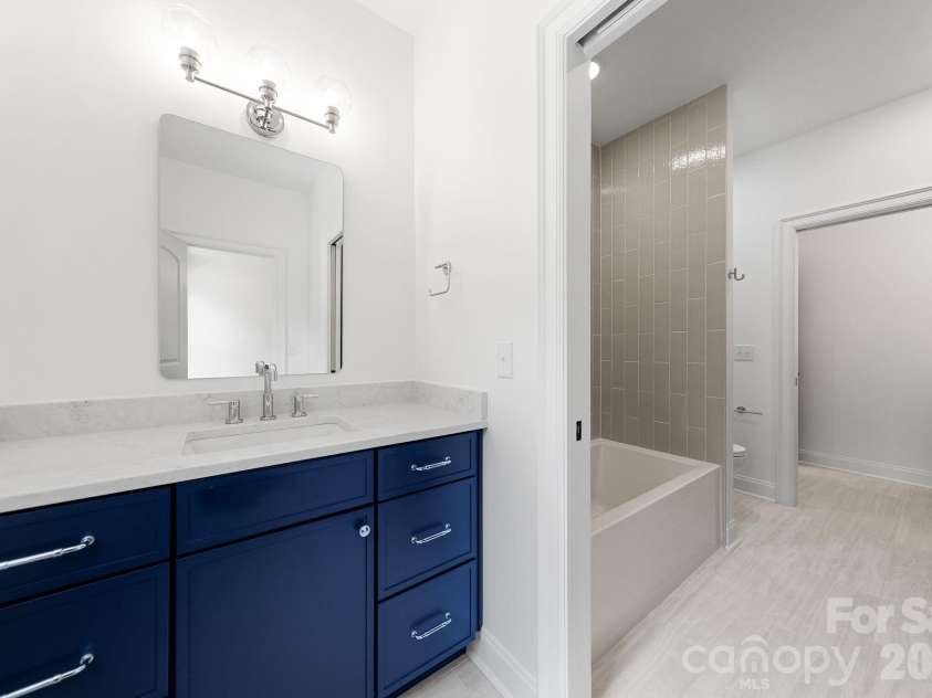 815 Manhasset Road, Charlotte, NC 28209.  MLS# CAR4413025, YatesRealty ID 44194. 