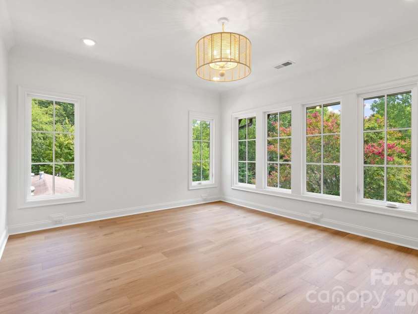 815 Manhasset Road, Charlotte, NC 28209.  MLS# CAR4413025, YatesRealty ID 44194. 