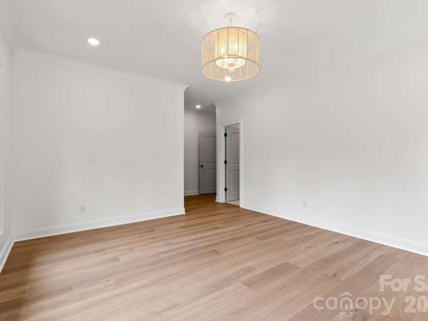 815 Manhasset Road, Charlotte, NC 28209.  MLS# CAR4413025, YatesRealty ID 44194. 