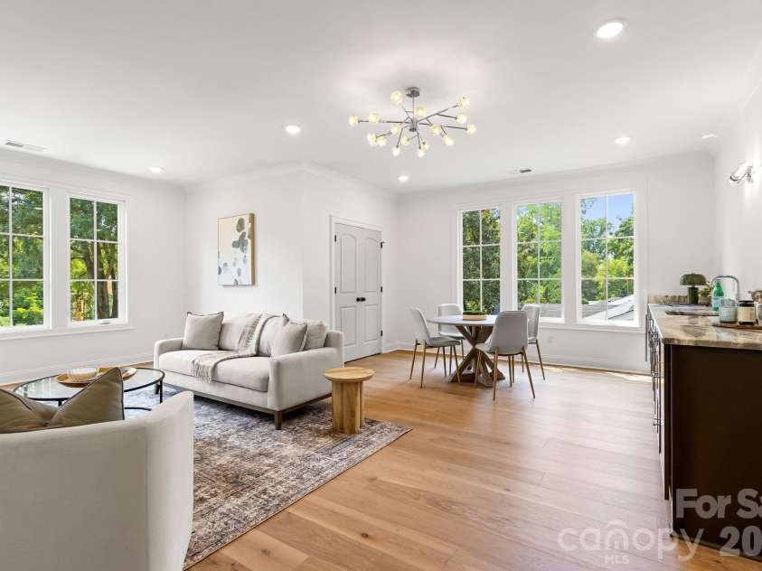 815 Manhasset Road, Charlotte, NC 28209.  MLS# CAR4413025, YatesRealty ID 44194. 