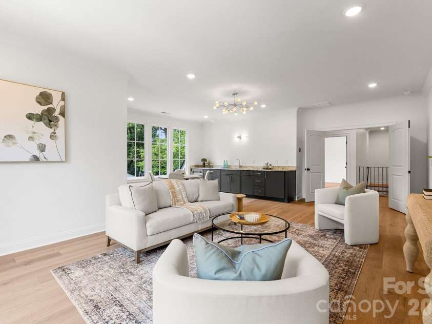 815 Manhasset Road, Charlotte, NC 28209.  MLS# CAR4413025, YatesRealty ID 44194. 