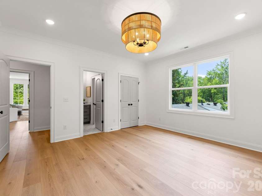 815 Manhasset Road, Charlotte, NC 28209.  MLS# CAR4413025, YatesRealty ID 44194. 