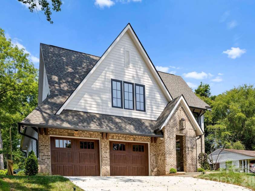 815 Manhasset Road, Charlotte, NC 28209.  MLS# CAR4413025, YatesRealty ID 44194. 