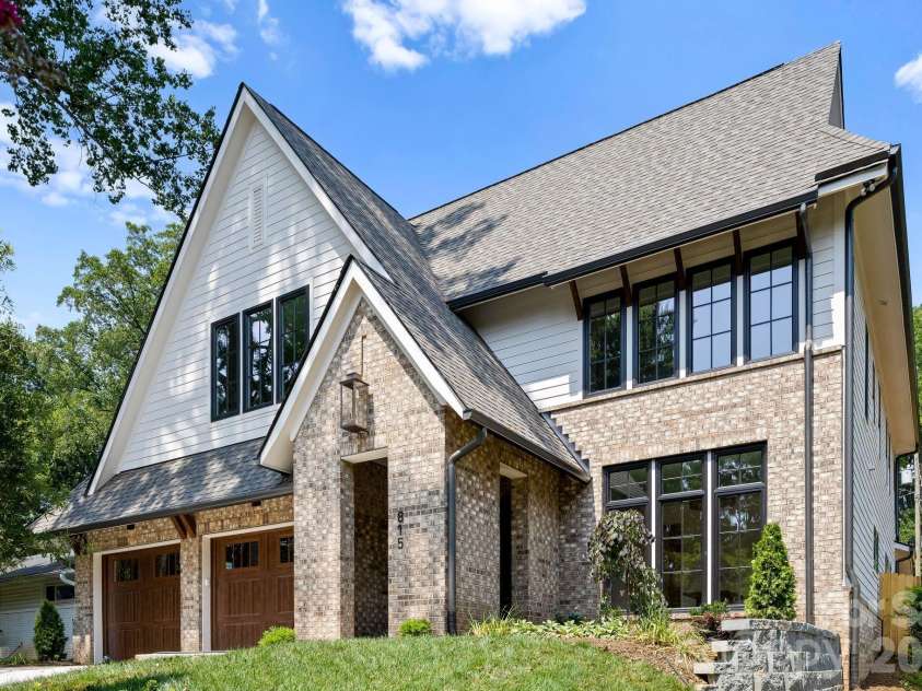 815 Manhasset Road, Charlotte, NC 28209.  MLS# CAR4413025, YatesRealty ID 44194. 