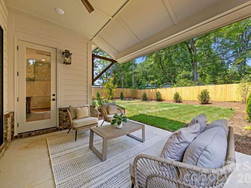 815 Manhasset Road, Charlotte, NC 28209.  MLS# CAR4413025, YatesRealty ID 44194. 