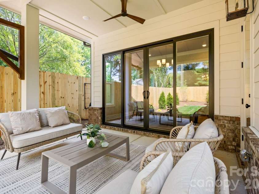 815 Manhasset Road, Charlotte, NC 28209.  MLS# CAR4413025, YatesRealty ID 44194. 