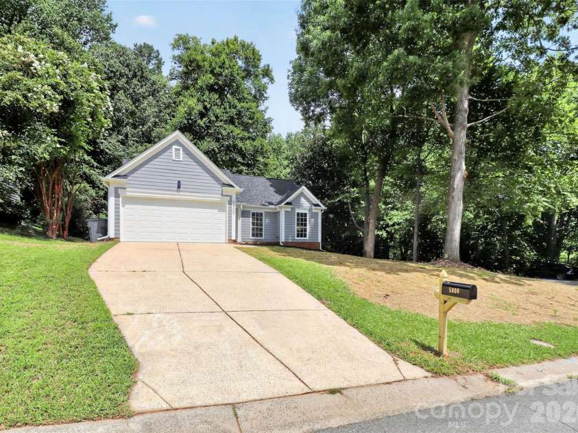 5800 Pennycross Lane, Charlotte, NC 28216.  MLS# CAR4412958, YatesRealty ID 44196. 