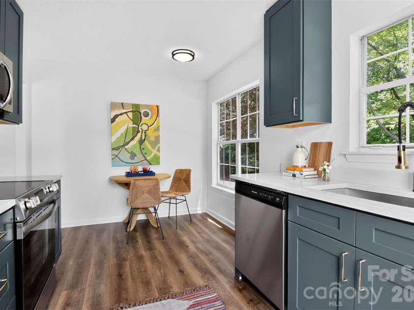 5800 Pennycross Lane, Charlotte, NC 28216.  MLS# CAR4412958, YatesRealty ID 44196. 