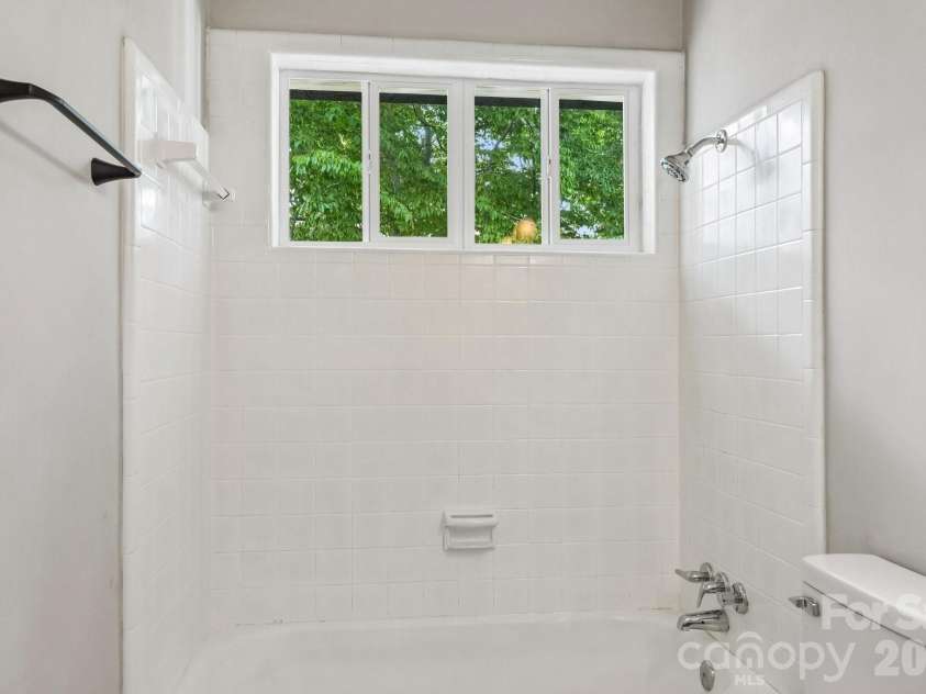 2545 Abelwood Road, Charlotte, NC 28216.  MLS# CAR4412842, YatesRealty ID 44199. 