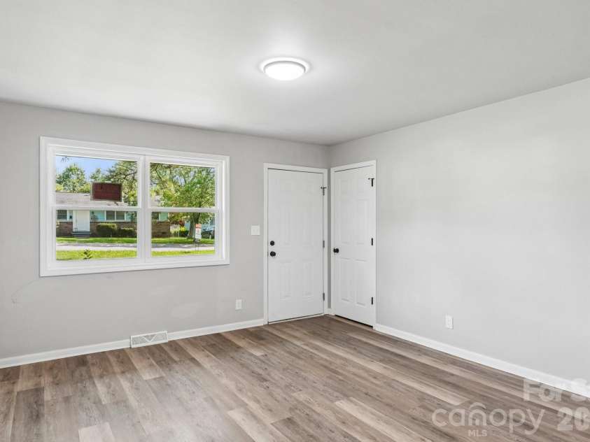 2545 Abelwood Road, Charlotte, NC 28216.  MLS# CAR4412842, YatesRealty ID 44199. 