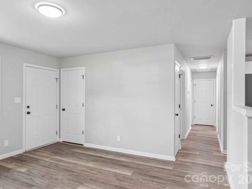 2545 Abelwood Road, Charlotte, NC 28216.  MLS# CAR4412842, YatesRealty ID 44199. 