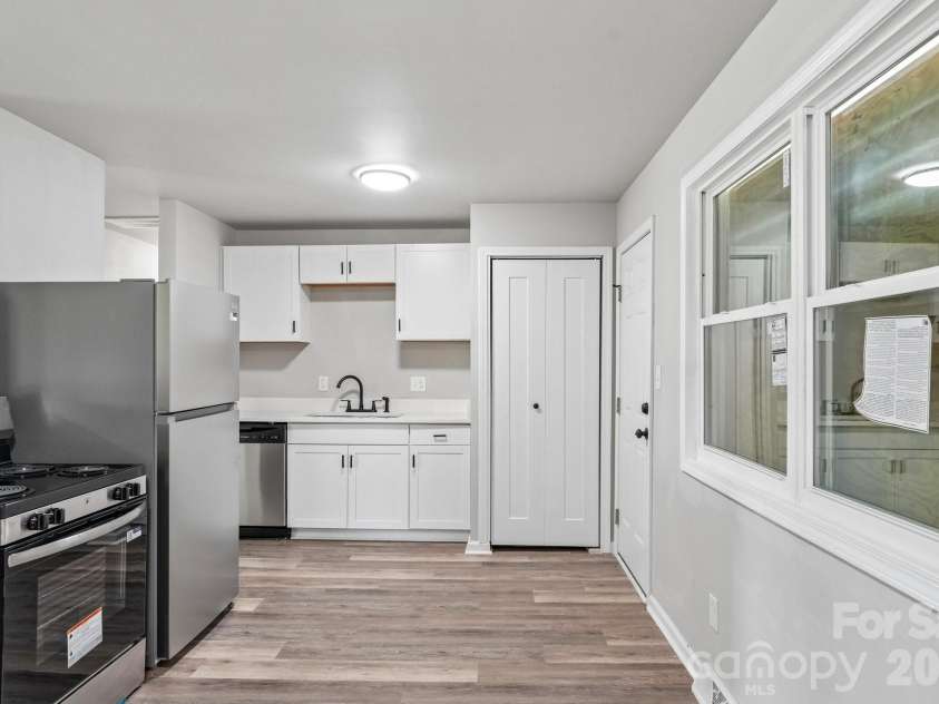 2545 Abelwood Road, Charlotte, NC 28216.  MLS# CAR4412842, YatesRealty ID 44199. 