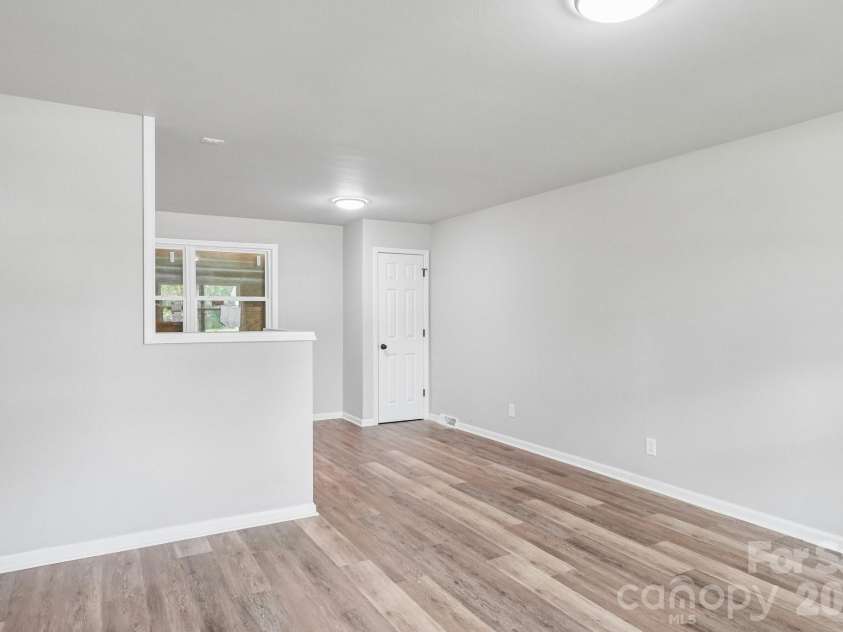 2545 Abelwood Road, Charlotte, NC 28216.  MLS# CAR4412842, YatesRealty ID 44199. 