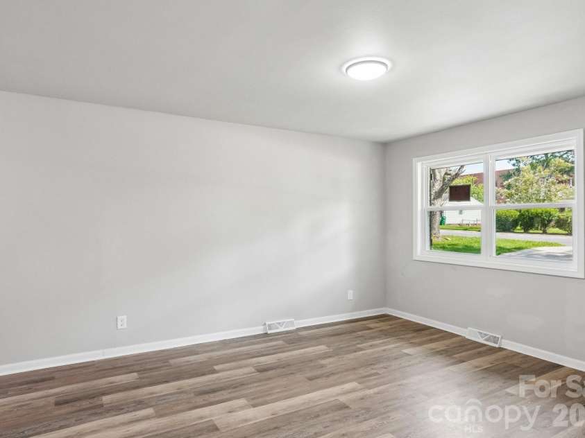 2545 Abelwood Road, Charlotte, NC 28216.  MLS# CAR4412842, YatesRealty ID 44199. 
