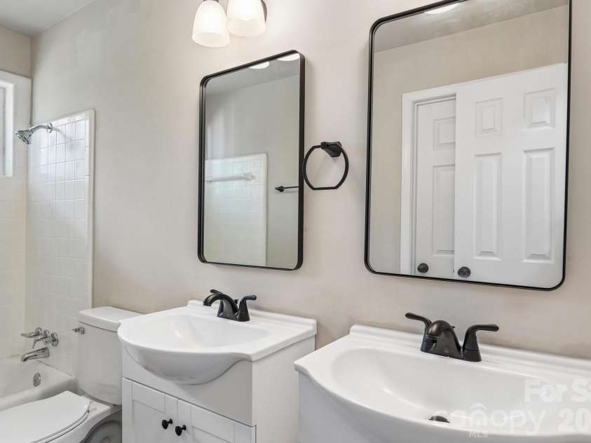 2545 Abelwood Road, Charlotte, NC 28216.  MLS# CAR4412842, YatesRealty ID 44199. 