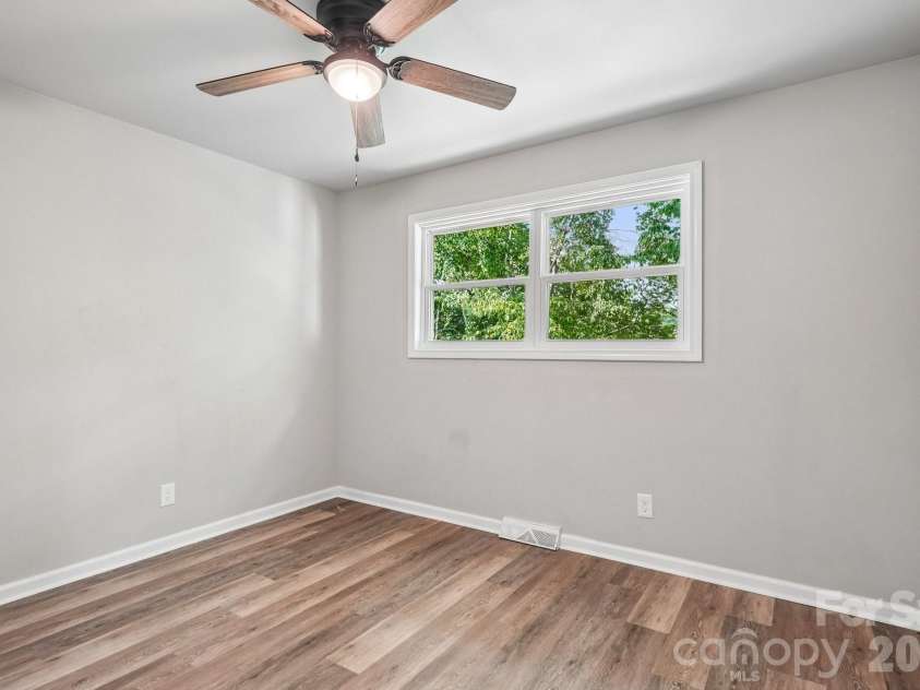 2545 Abelwood Road, Charlotte, NC 28216.  MLS# CAR4412842, YatesRealty ID 44199. 