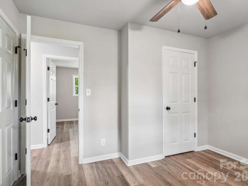 2545 Abelwood Road, Charlotte, NC 28216.  MLS# CAR4412842, YatesRealty ID 44199. 