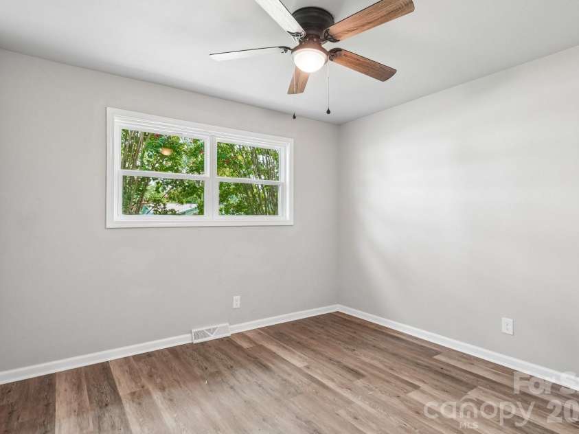 2545 Abelwood Road, Charlotte, NC 28216.  MLS# CAR4412842, YatesRealty ID 44199. 