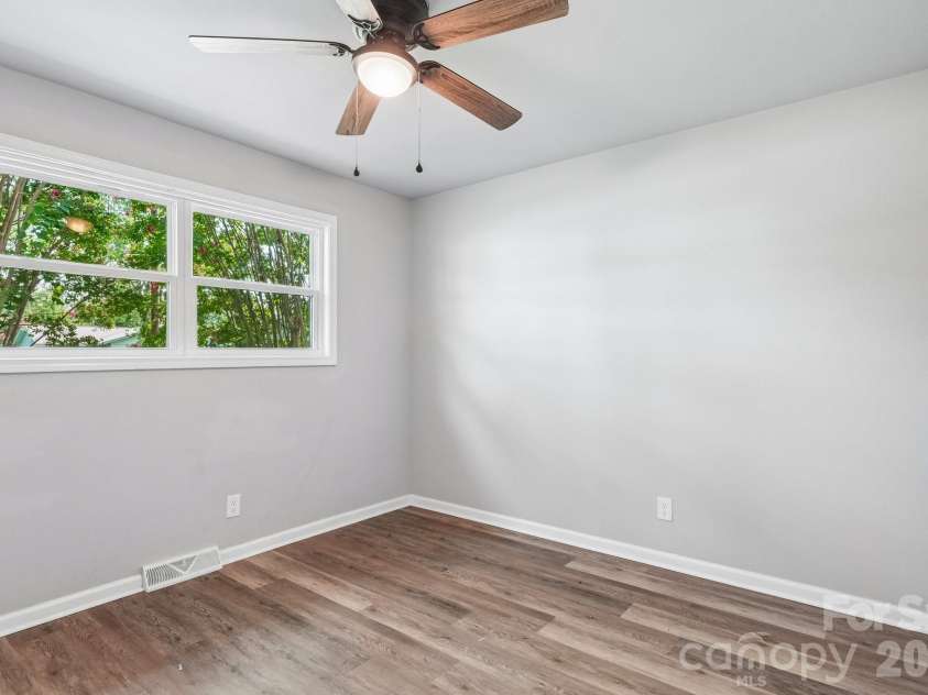 2545 Abelwood Road, Charlotte, NC 28216.  MLS# CAR4412842, YatesRealty ID 44199. 