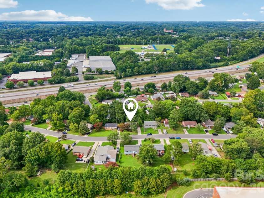 2545 Abelwood Road, Charlotte, NC 28216.  MLS# CAR4412842, YatesRealty ID 44199. 