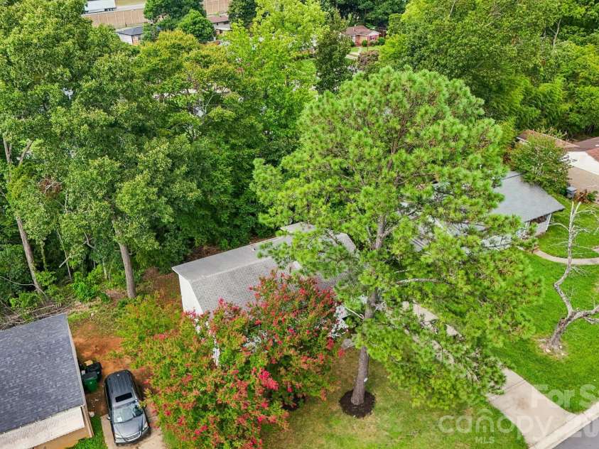 2545 Abelwood Road, Charlotte, NC 28216.  MLS# CAR4412842, YatesRealty ID 44199. 