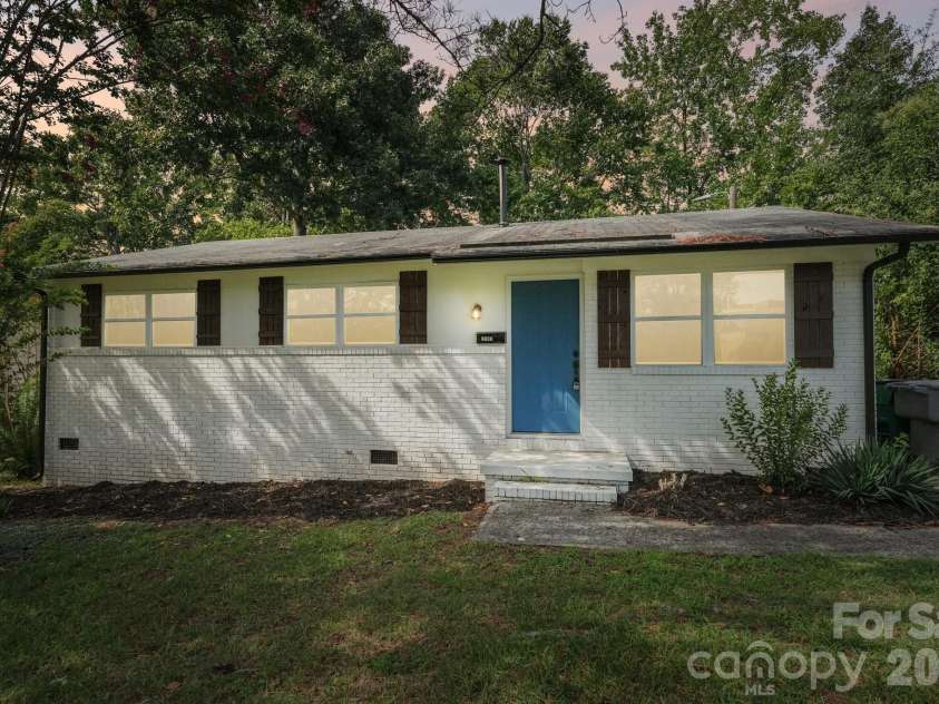 2545 Abelwood Road, Charlotte, NC 28216.  MLS# CAR4412842, YatesRealty ID 44199. 