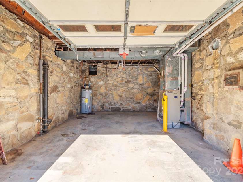 28 Robindale Avenue, Asheville, NC 28801.  MLS# CAR4215436, YatesRealty ID 4420. 