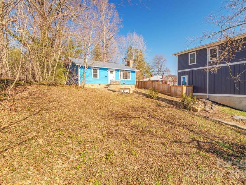 28 Robindale Avenue, Asheville, NC 28801.  MLS# CAR4215436, YatesRealty ID 4420. 