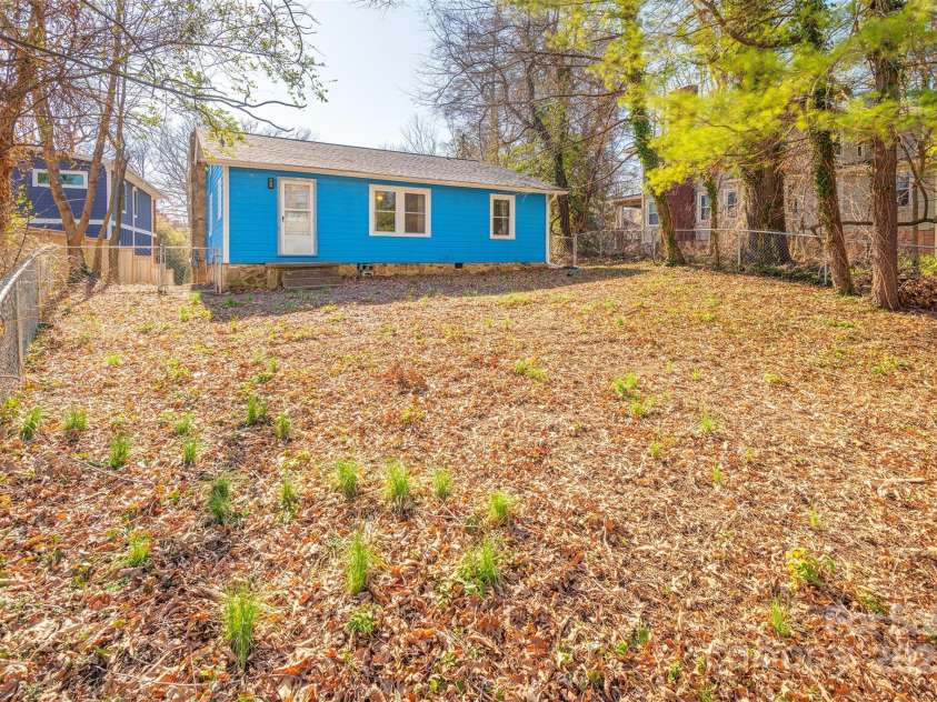 28 Robindale Avenue, Asheville, NC 28801.  MLS# CAR4215436, YatesRealty ID 4420. 
