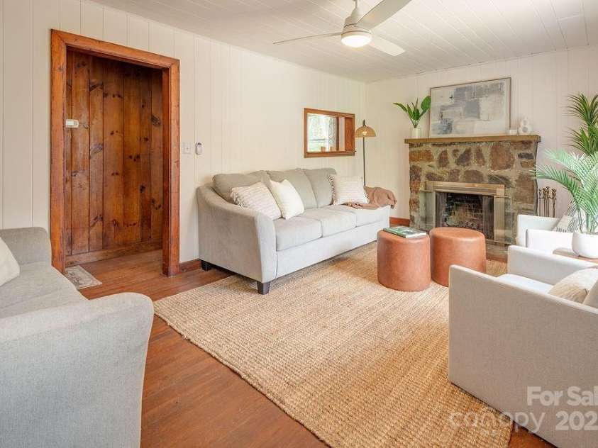 28 Robindale Avenue, Asheville, NC 28801.  MLS# CAR4215436, YatesRealty ID 4420. 