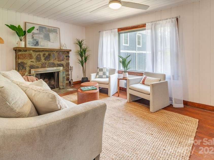 28 Robindale Avenue, Asheville, NC 28801.  MLS# CAR4215436, YatesRealty ID 4420. 