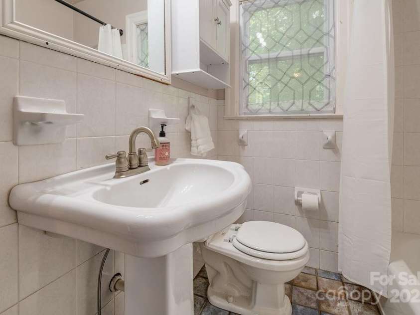 28 Robindale Avenue, Asheville, NC 28801.  MLS# CAR4215436, YatesRealty ID 4420. 