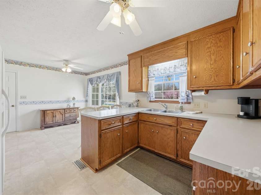 916 Plantation Drive, Lenoir, NC 28645.  MLS# CAR4355039, YatesRealty ID 4420. 