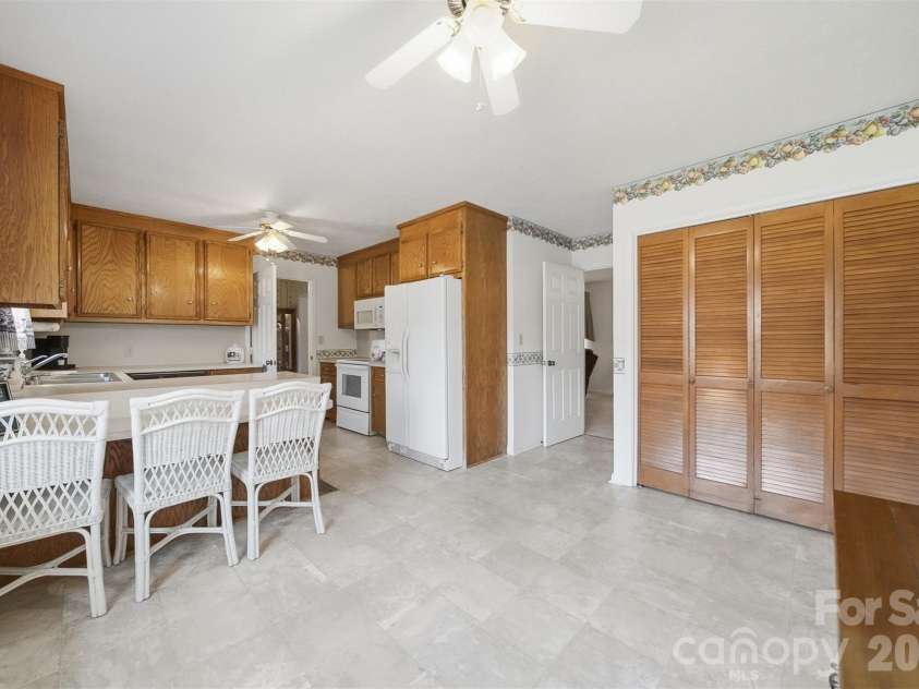 916 Plantation Drive, Lenoir, NC 28645.  MLS# CAR4355039, YatesRealty ID 4420. 
