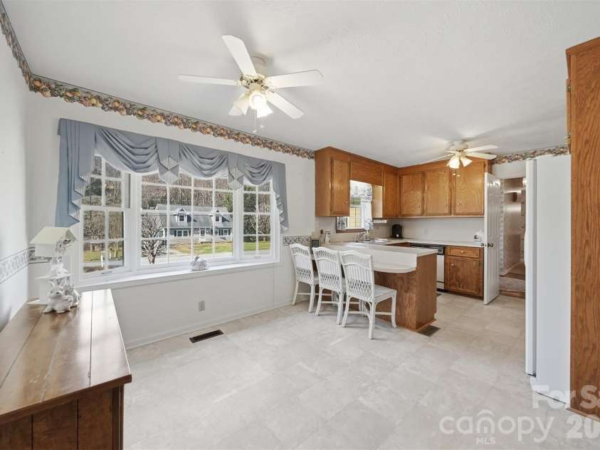 916 Plantation Drive, Lenoir, NC 28645.  MLS# CAR4355039, YatesRealty ID 4420. 
