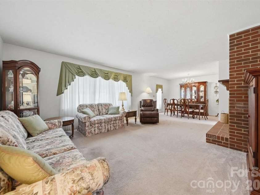 916 Plantation Drive, Lenoir, NC 28645.  MLS# CAR4355039, YatesRealty ID 4420. 