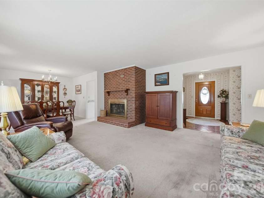 916 Plantation Drive, Lenoir, NC 28645.  MLS# CAR4355039, YatesRealty ID 4420. 