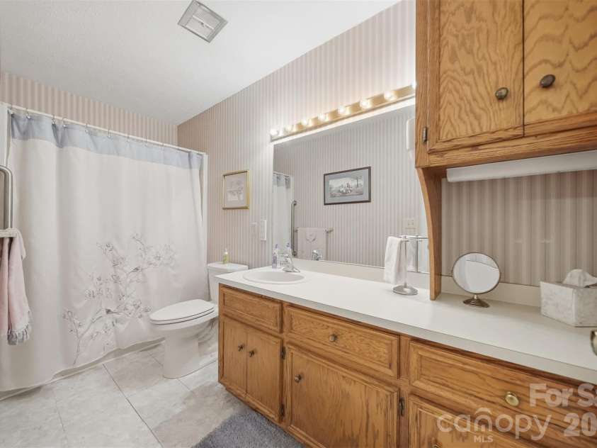 916 Plantation Drive, Lenoir, NC 28645.  MLS# CAR4355039, YatesRealty ID 4420. 