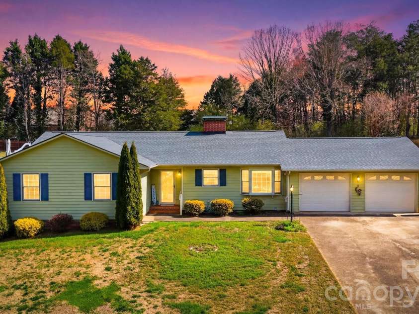 916 Plantation Drive, Lenoir, NC 28645.  MLS# CAR4355039, YatesRealty ID 4420. 