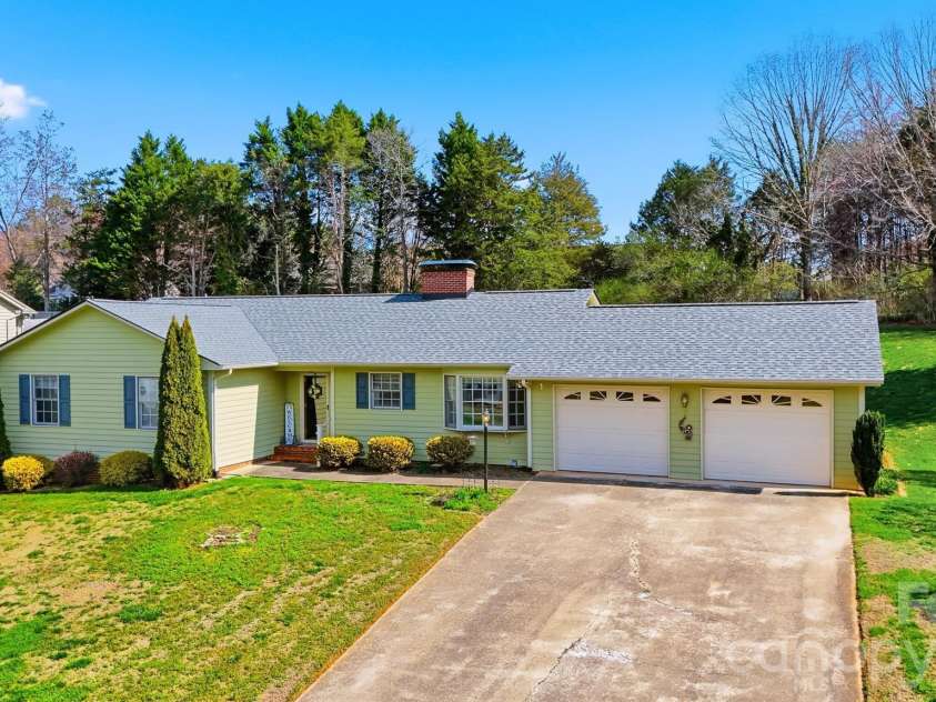916 Plantation Drive, Lenoir, NC 28645.  MLS# CAR4355039, YatesRealty ID 4420. 