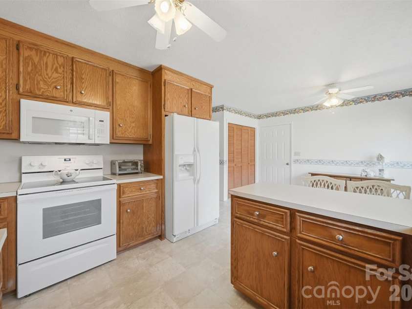 916 Plantation Drive, Lenoir, NC 28645.  MLS# CAR4355039, YatesRealty ID 4420. 