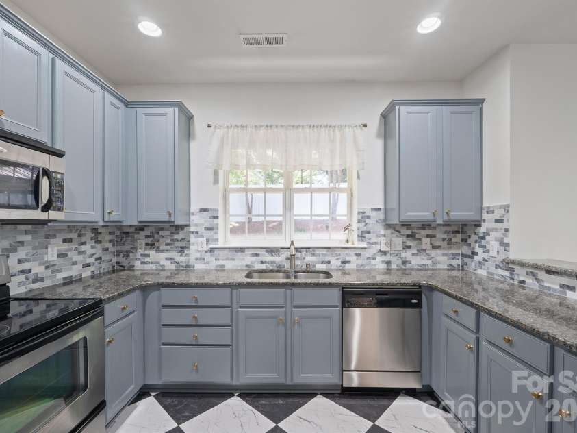 17916 Caldwell Track Drive, Cornelius, NC 28031.  MLS# CAR4412811, YatesRealty ID 44200. 