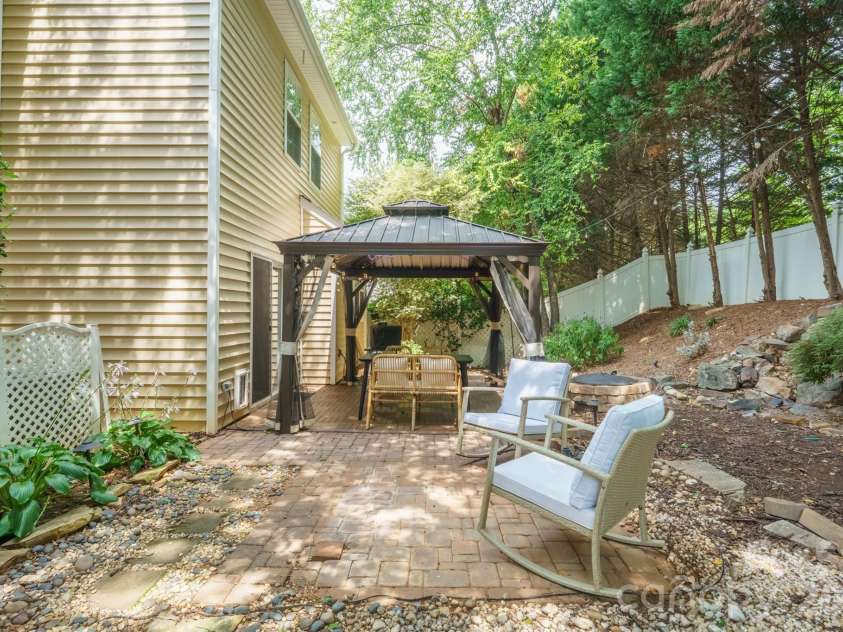 17916 Caldwell Track Drive, Cornelius, NC 28031.  MLS# CAR4412811, YatesRealty ID 44200. 