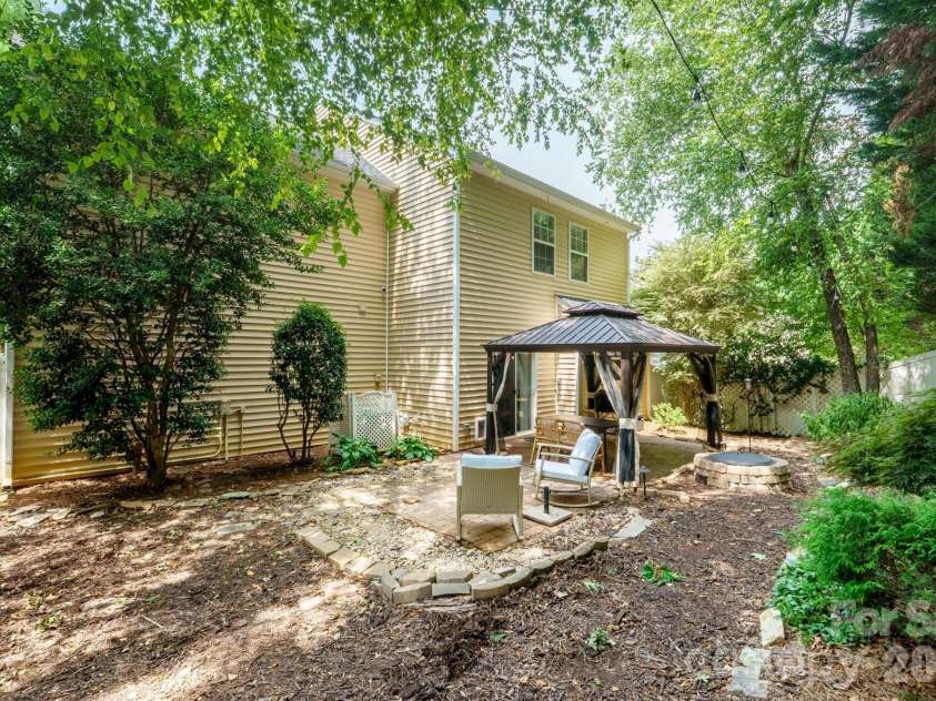 17916 Caldwell Track Drive, Cornelius, NC 28031.  MLS# CAR4412811, YatesRealty ID 44200. 