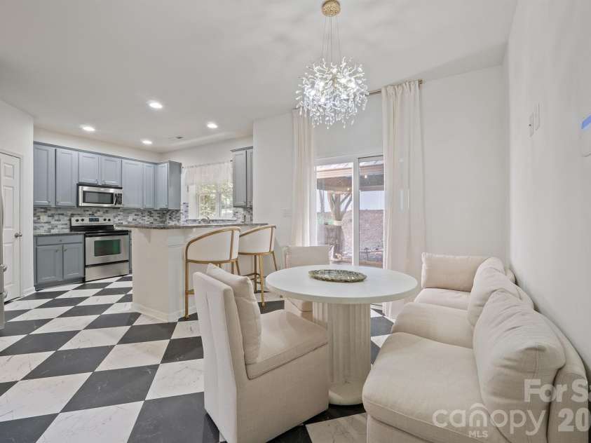 17916 Caldwell Track Drive, Cornelius, NC 28031.  MLS# CAR4412811, YatesRealty ID 44200. Breakfast area