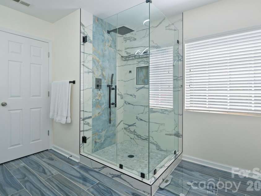 17916 Caldwell Track Drive, Cornelius, NC 28031.  MLS# CAR4412811, YatesRealty ID 44200. Primary Bath