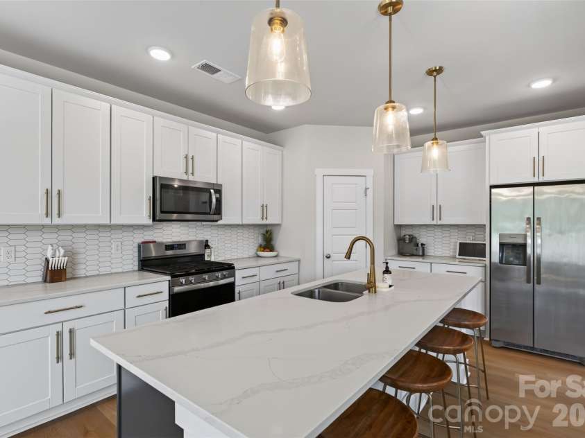 14103 Belmont Greene Drive, Charlotte, NC 28213.  MLS# CAR4412638, YatesRealty ID 44201. Kitchen