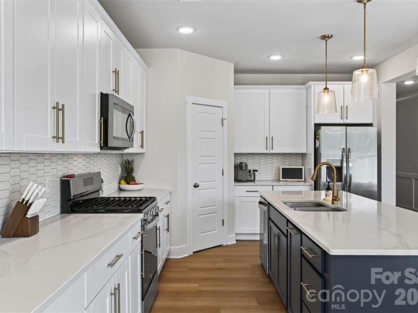 14103 Belmont Greene Drive, Charlotte, NC 28213.  MLS# CAR4412638, YatesRealty ID 44201. Kitchen
